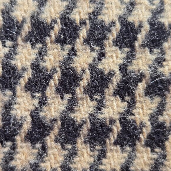 Cashmere Houndstooth Scarf Made in Germany - Picture 9 of 9